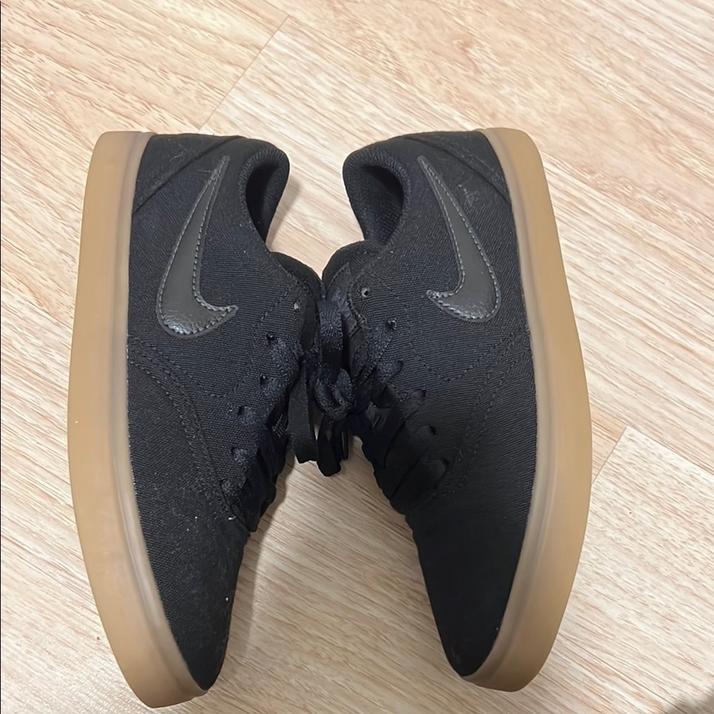 Nike Black and Tan Skateboarding Sneakers